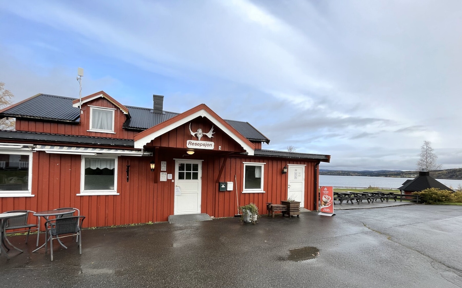 Serviceanlegg med resepsjon, kafé, kiosk og 3 utleierom Galleribilde