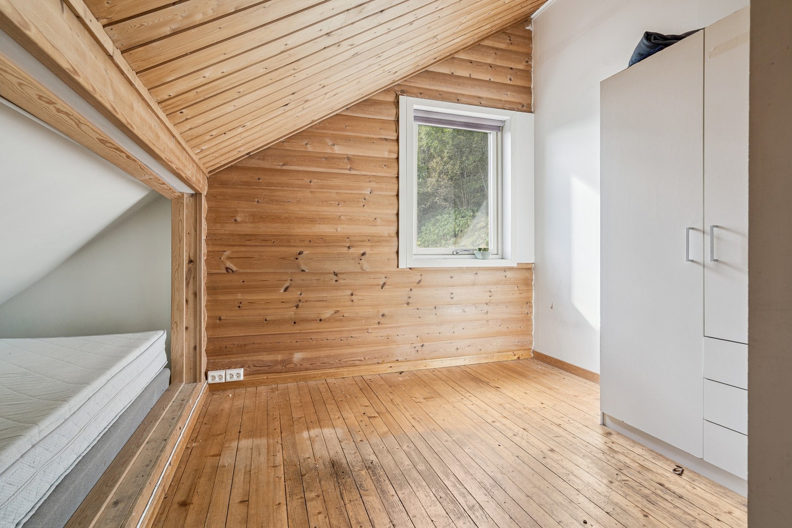 Det er god plass til seng og annet ønsket møblement i soverommene. Galleribilde