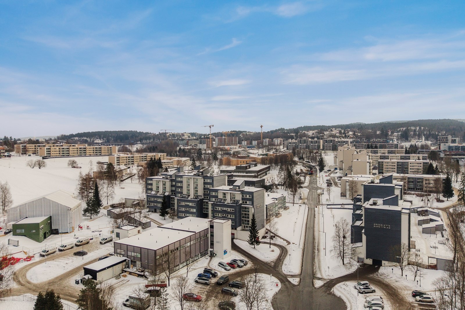 Næringsbygg med fin beliggenhet midt i et attraktivt boligstrøk Galleribilde