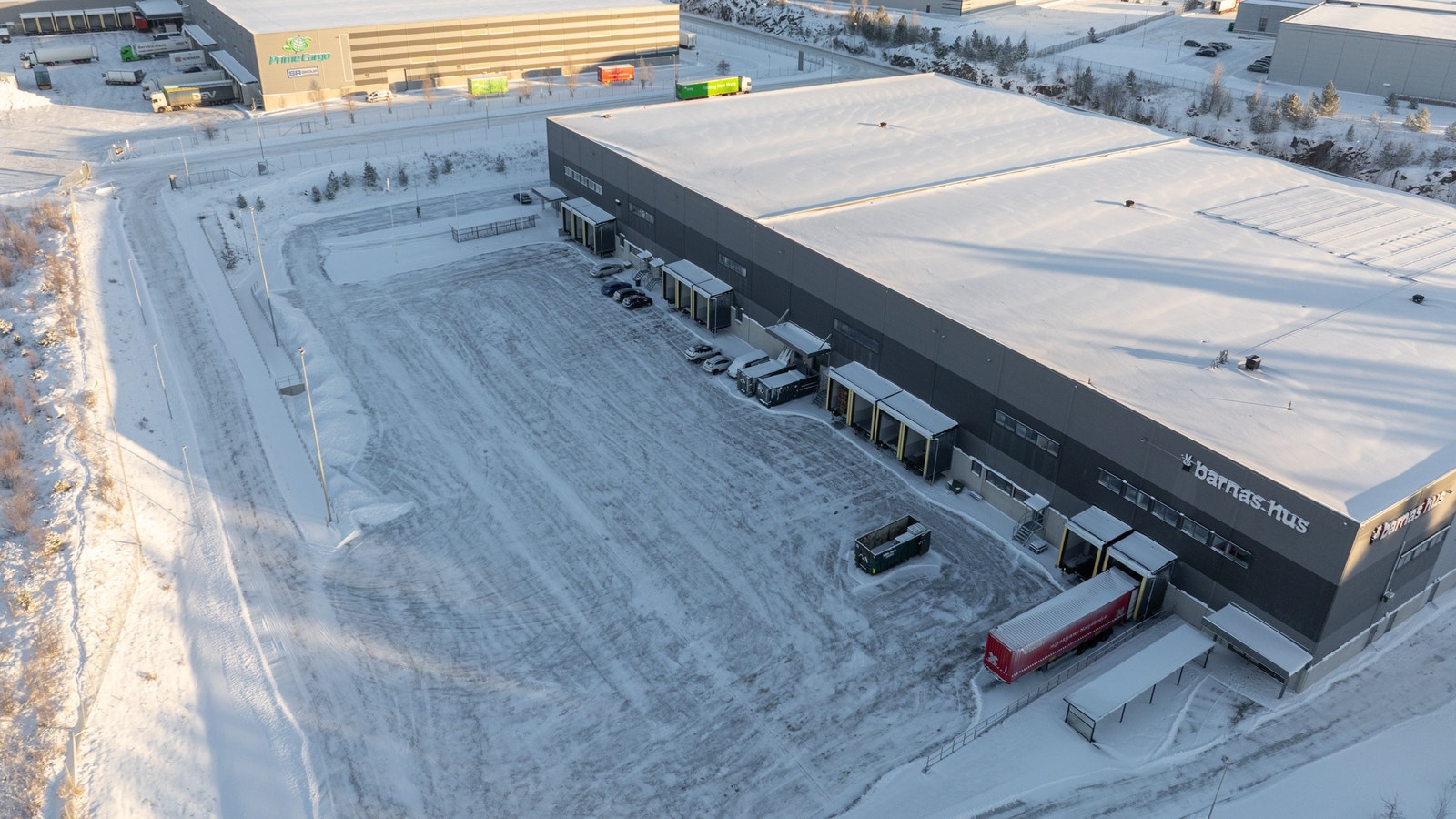 Stor tomt og snuplass til varelevering Galleribilde