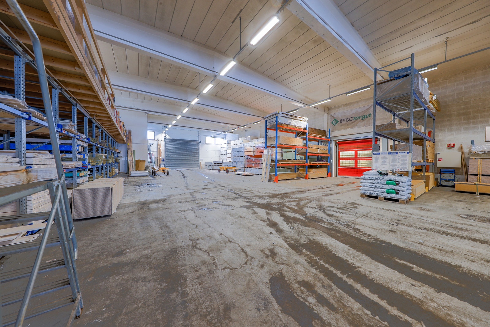 Lokalene er godt egnet for både handel, verksted og lagerbedrifter Galleribilde