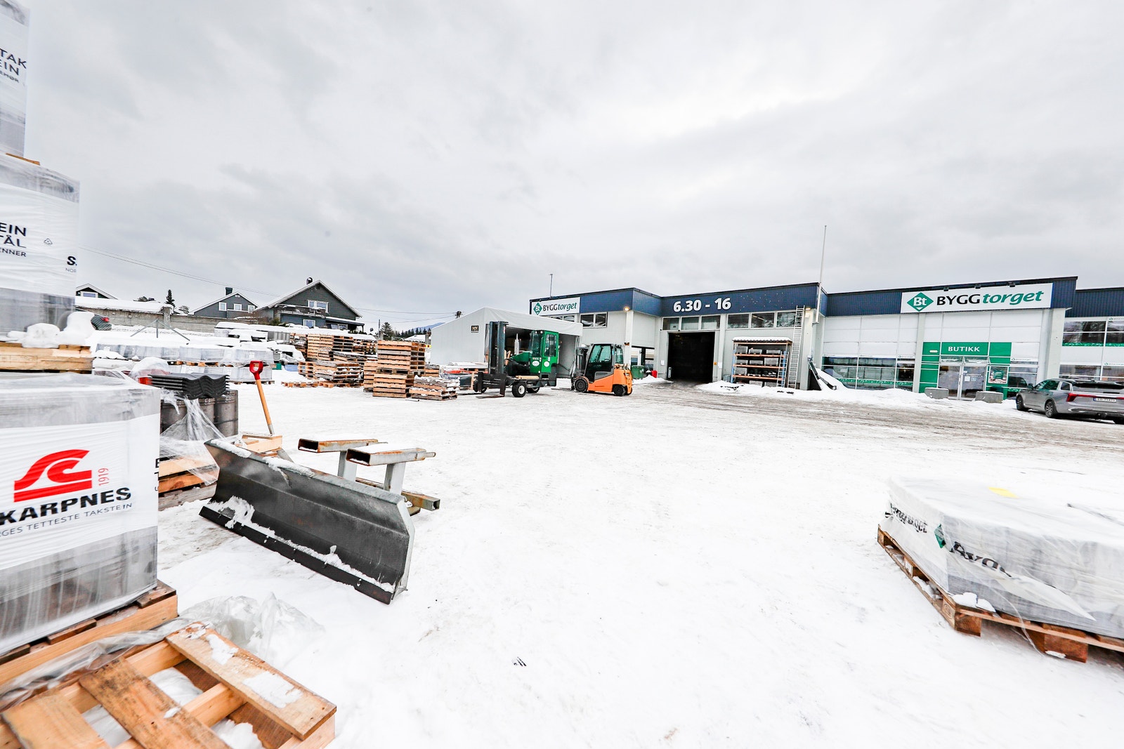 Eiendommen har ca. 4mål eksklusivt uteareal. Galleribilde