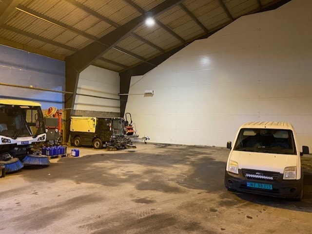 Stor takhøyde. God plass til lastebiler mm. Galleribilde