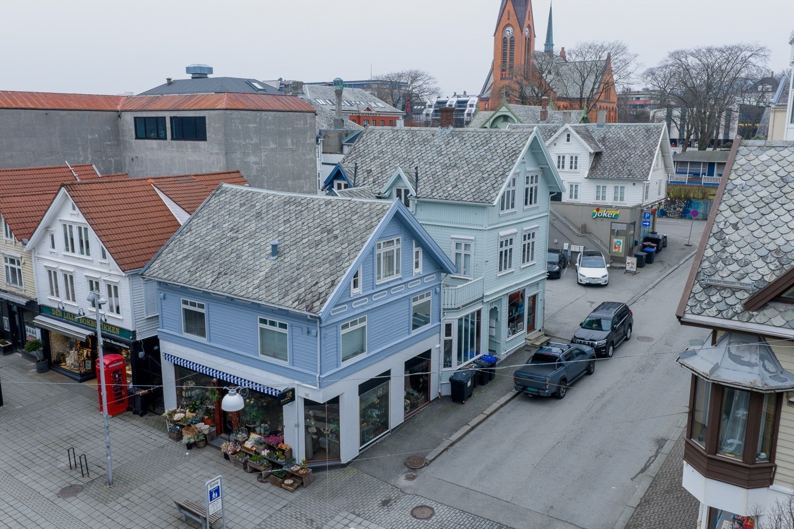 Næringseiendommen har en god intern lokasjon i den nordlige delen av Haraldsgata. Galleribilde