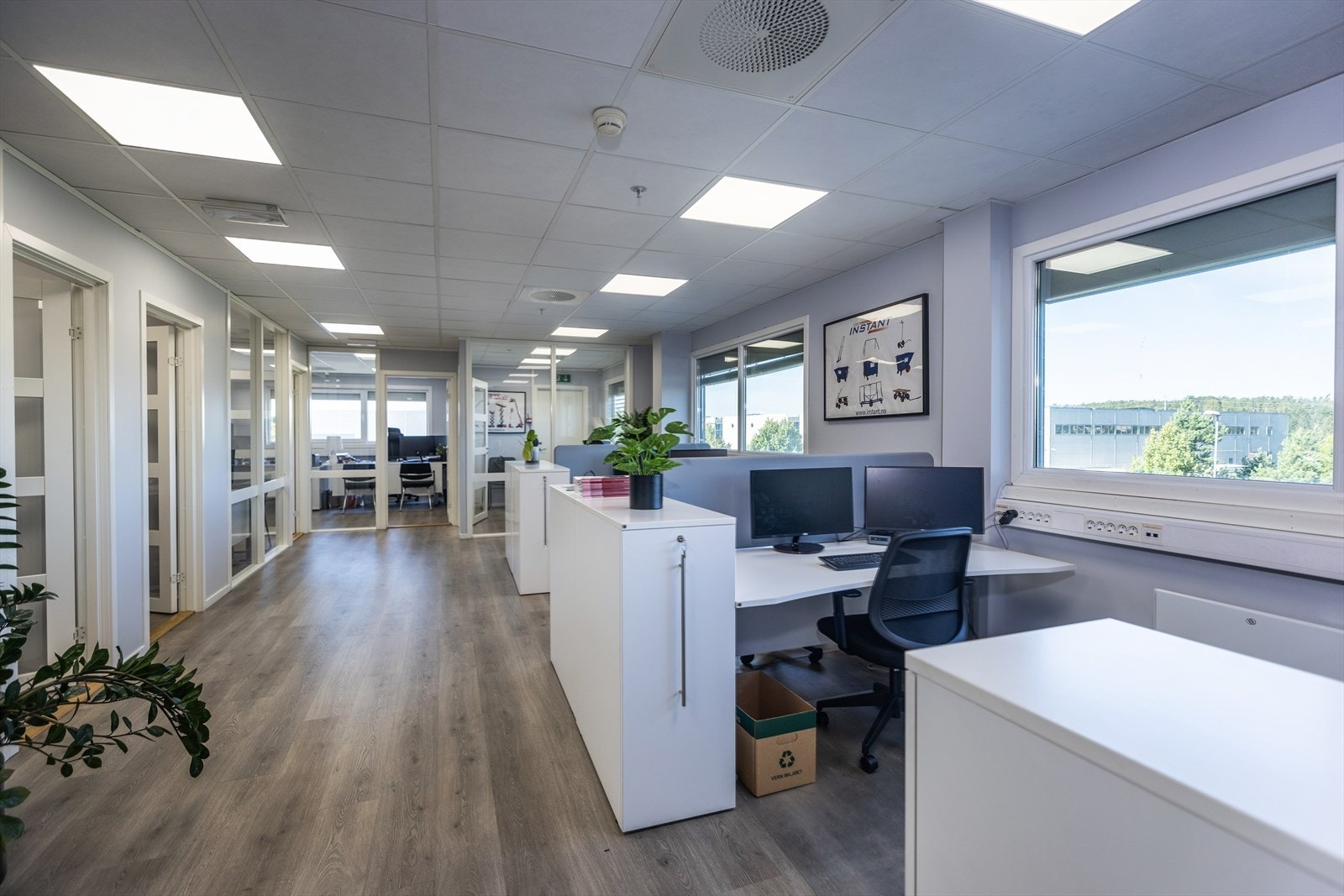 Lyse trivelige Kontorer Galleribilde
