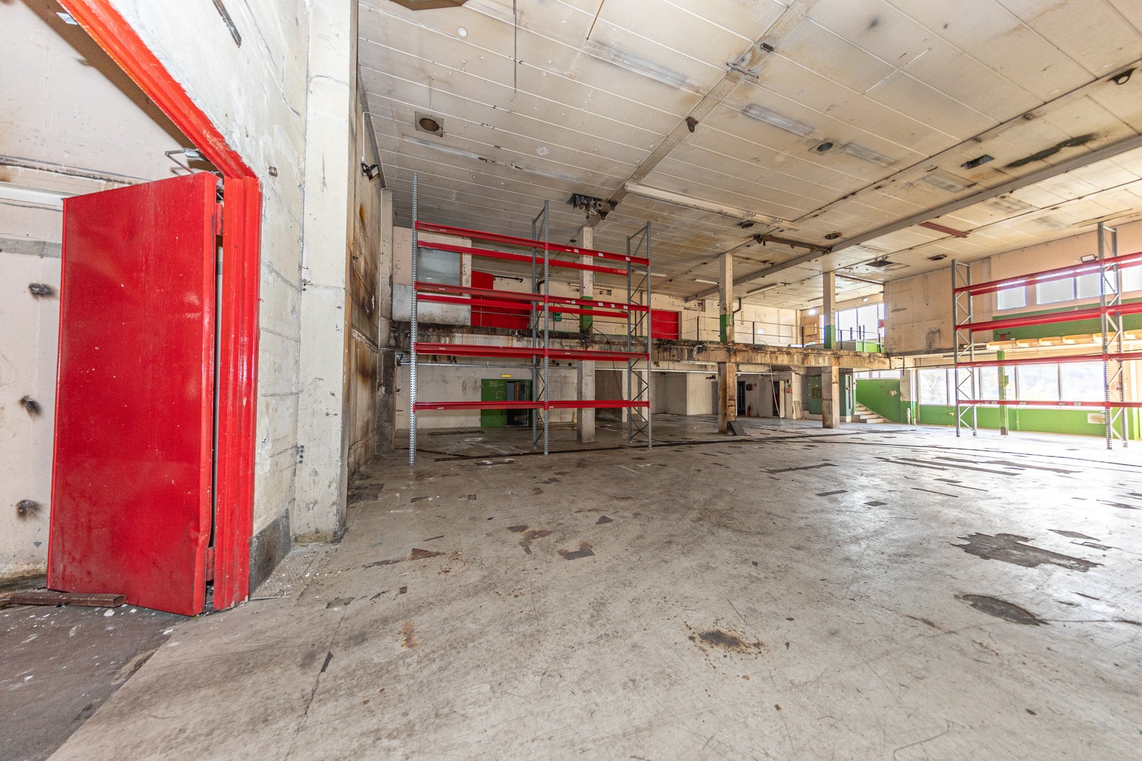 Stor hall med messanin Galleribilde