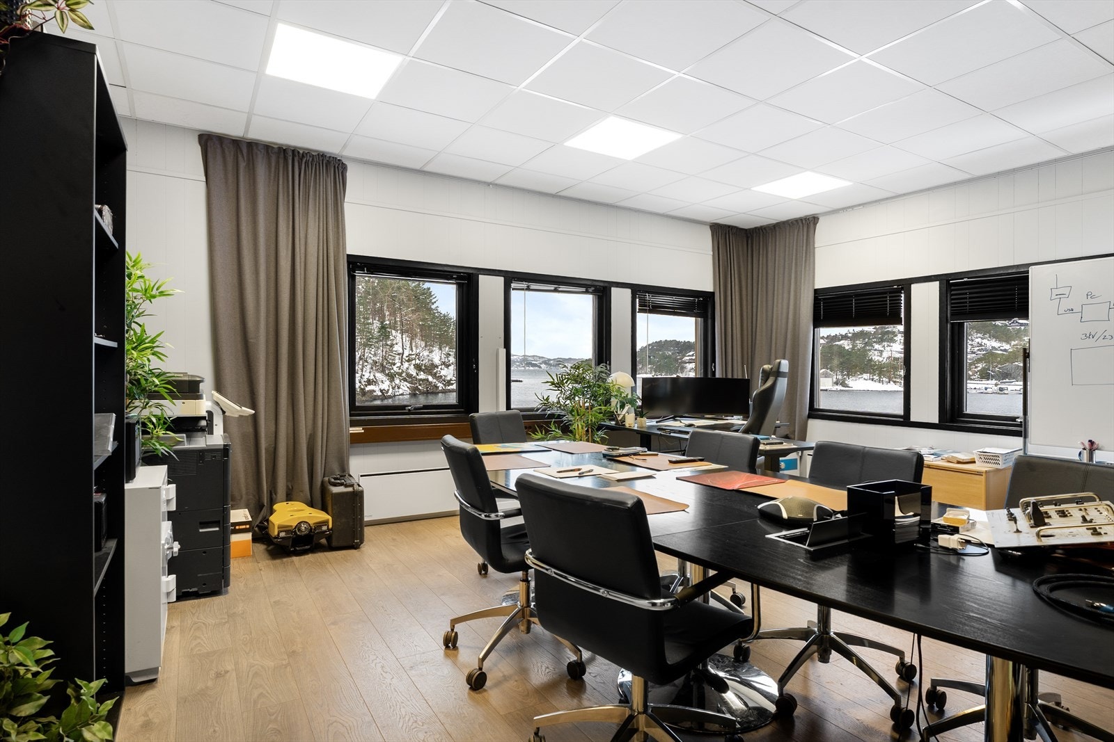 Kontorfløy 2. etasje med møterom, pauserom og garderobe Galleribilde