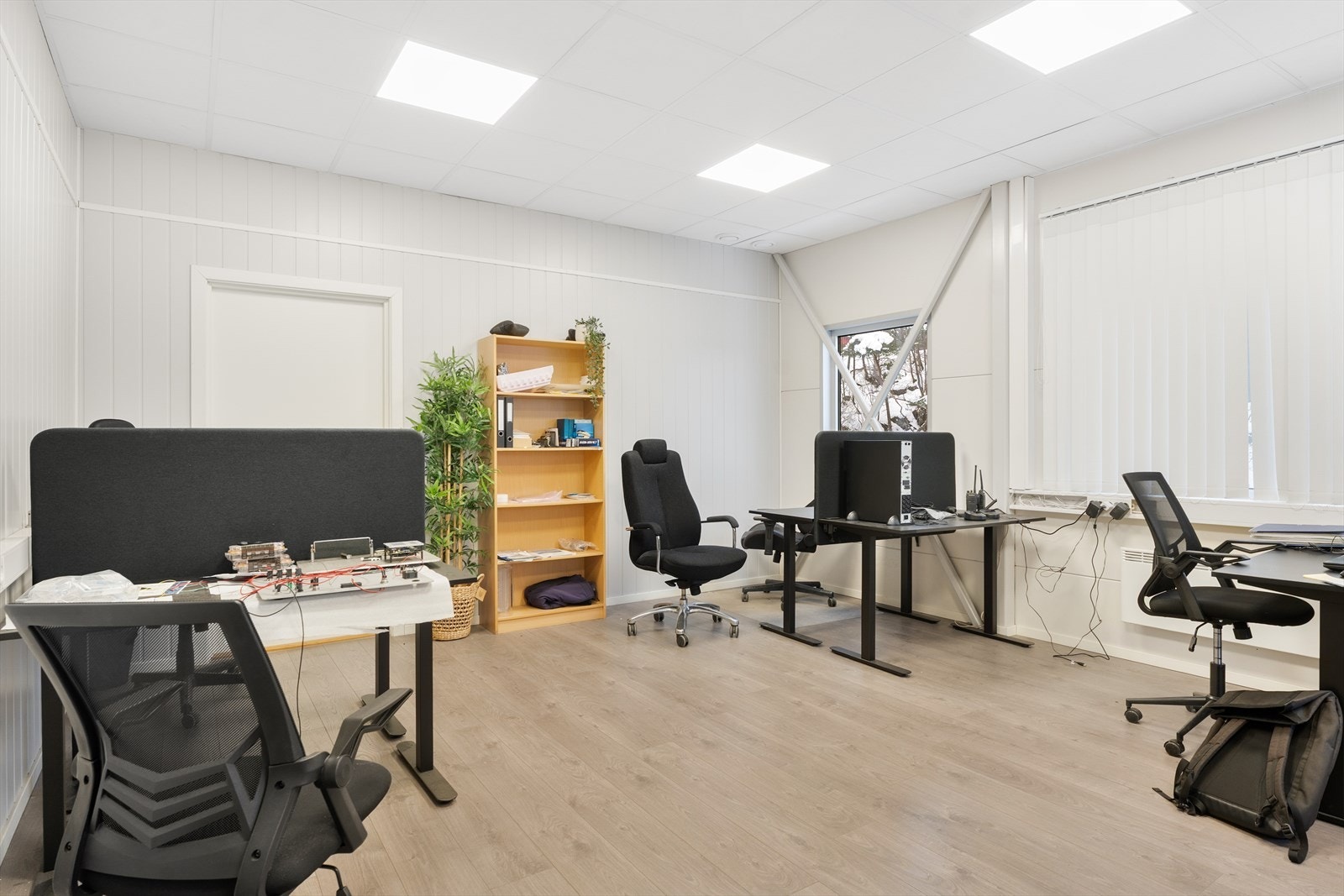 Ekstra kontorfløy i 2. etasje verksted/lager Galleribilde