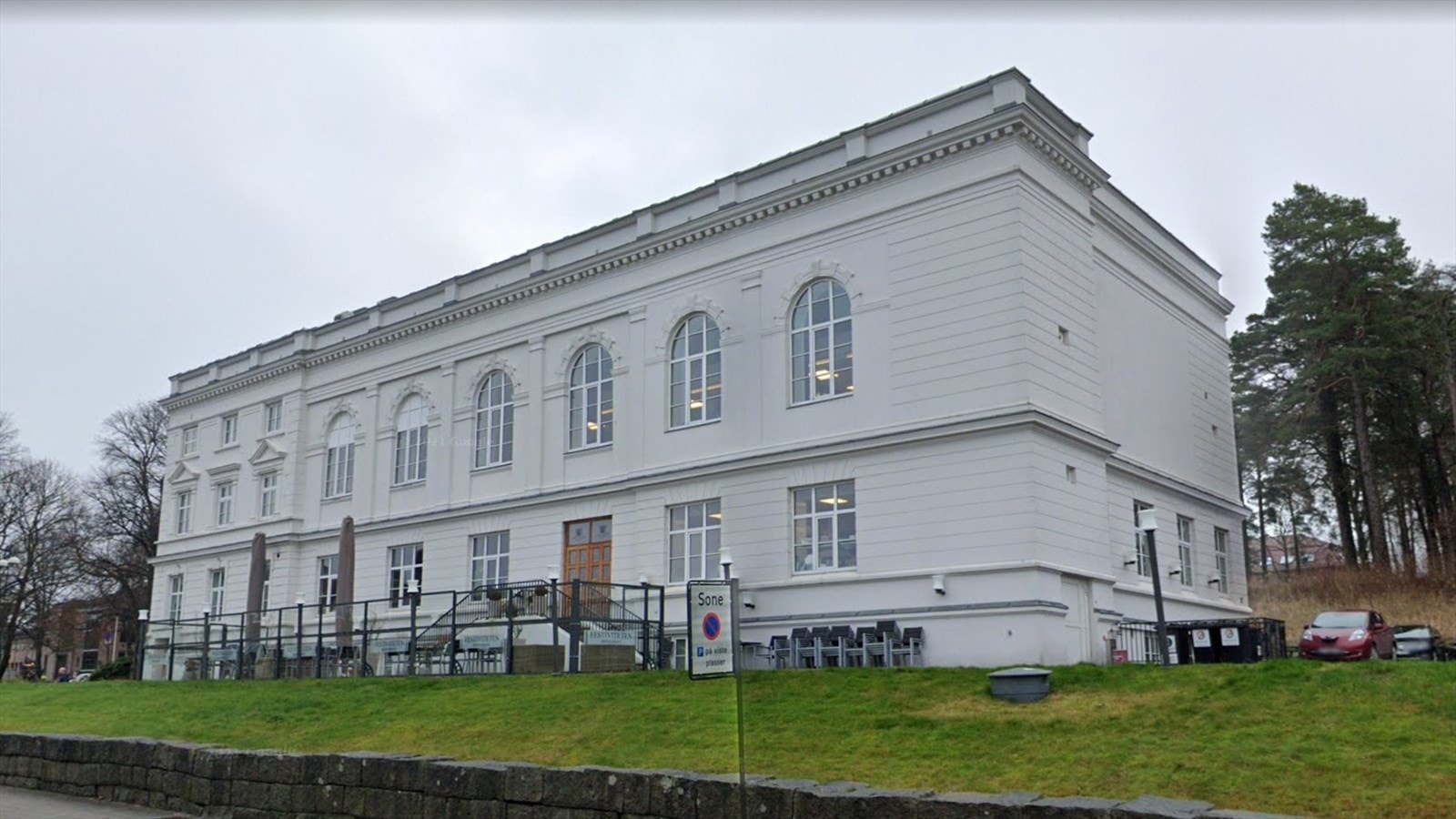 Festiviteten - fasade mot Sandesundsveien Galleribilde