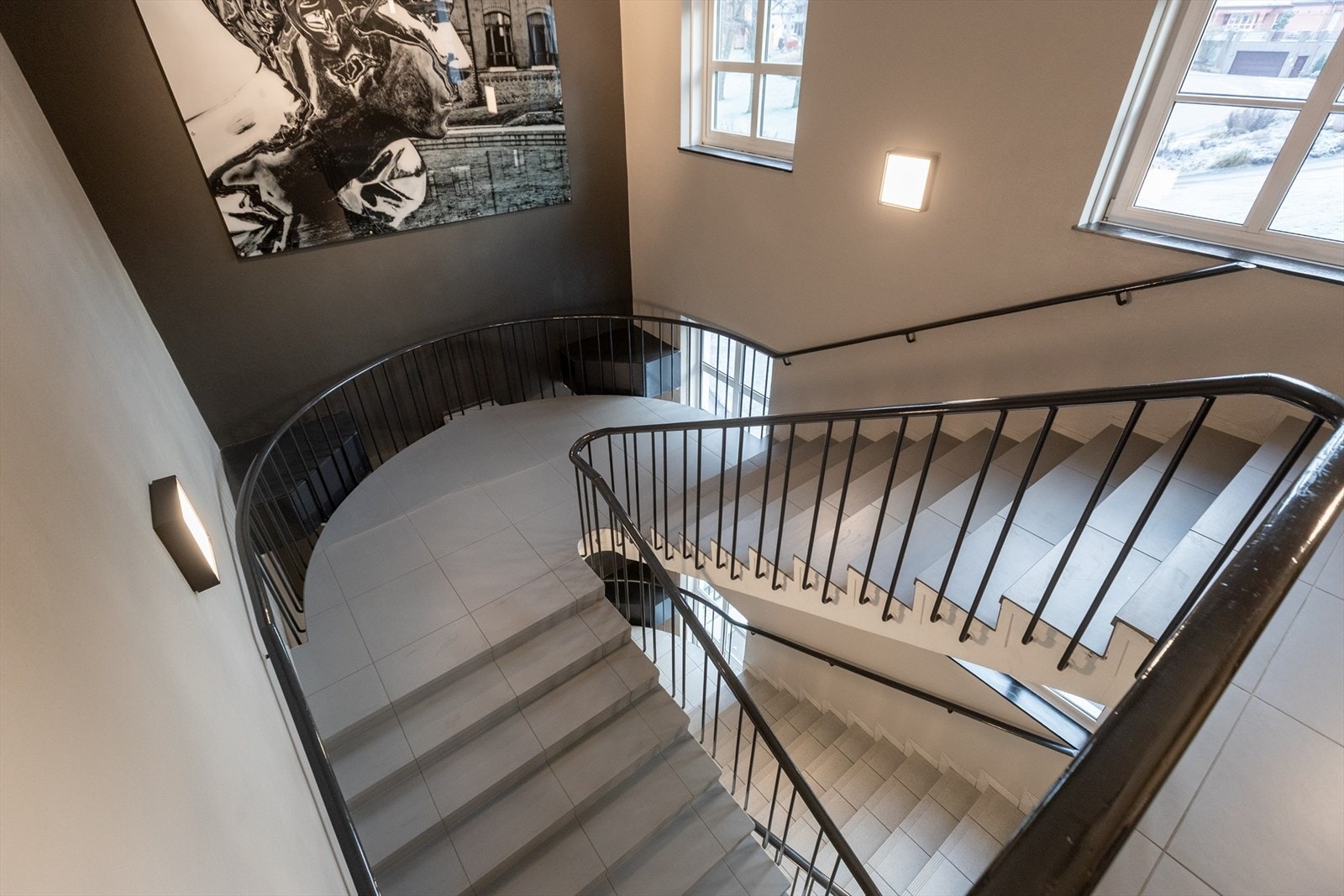 Mellom etasjene - trapperom Galleribilde