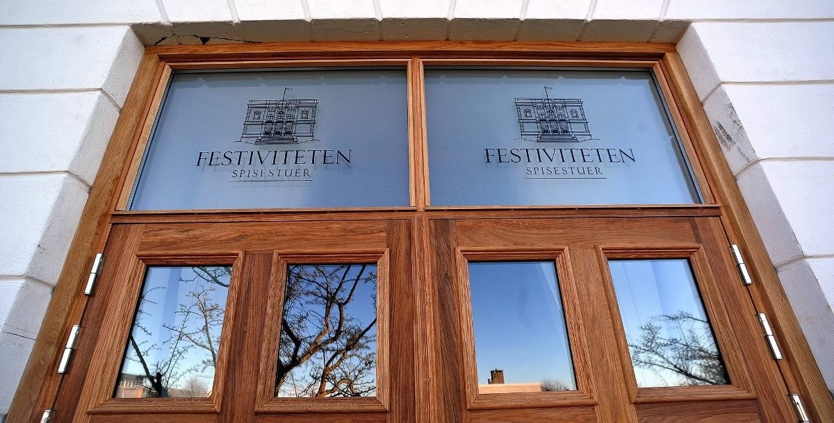 Festiviteten - inngang Galleribilde