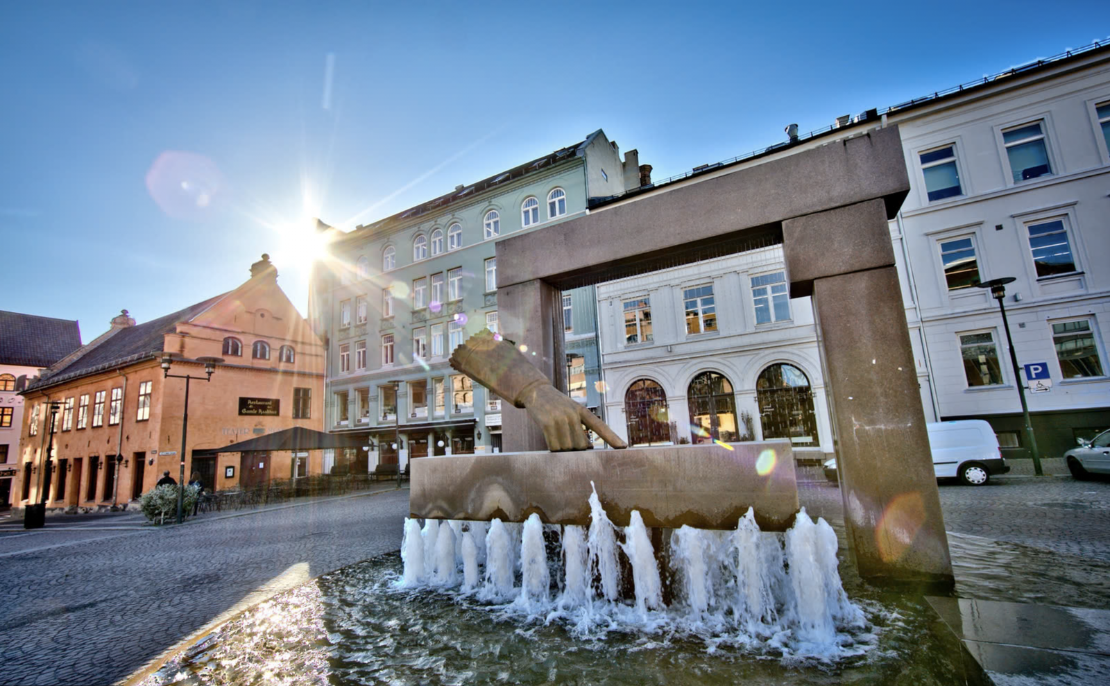 Rådhusgata 30 er det grønne bygget Galleribilde