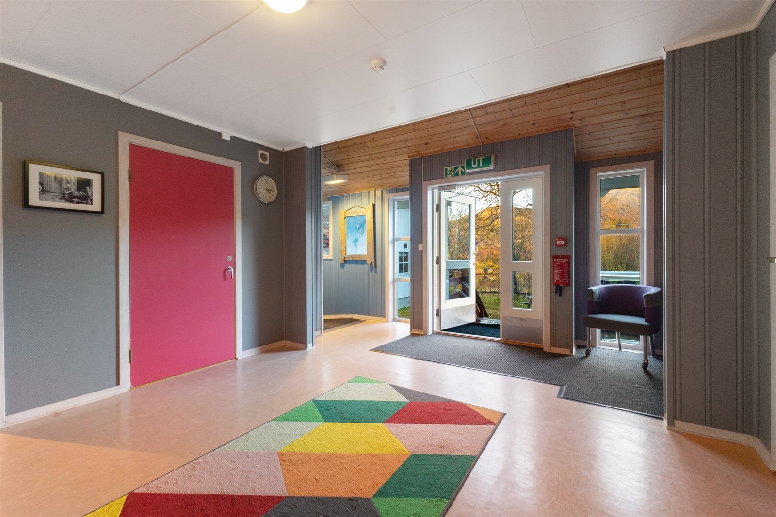 Entre/inngang nr. 2. Her kommer man rett inn til der soverom/overnattingsrommene er. Galleribilde