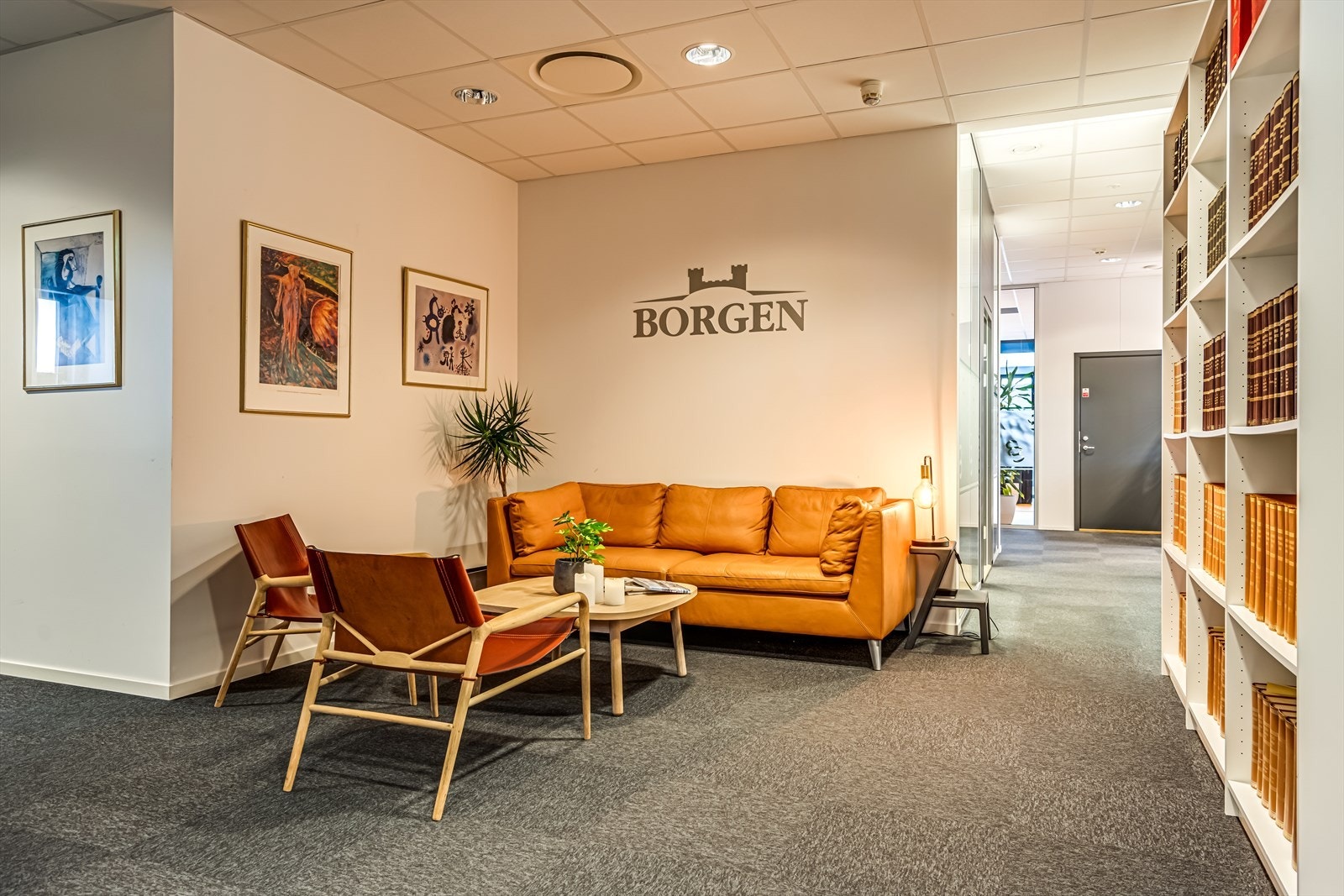 Moderne innredet med lyse og fine lokaler Galleribilde
