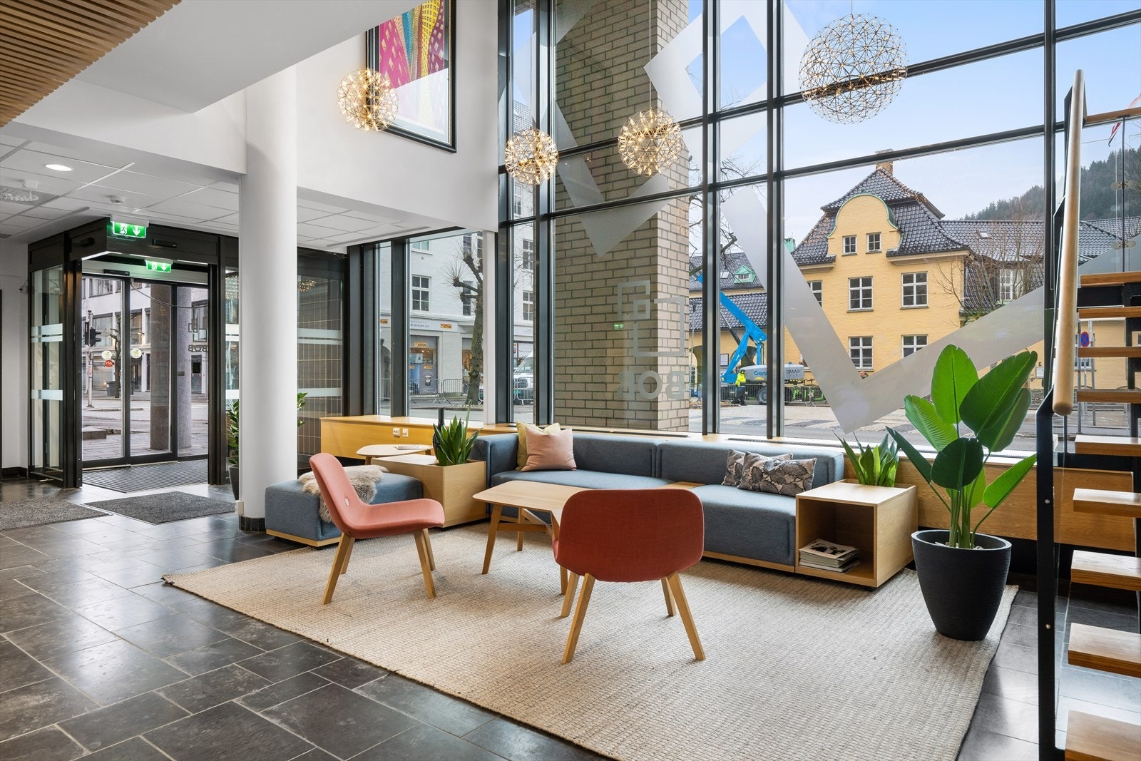 Inngangsparti til lokalene