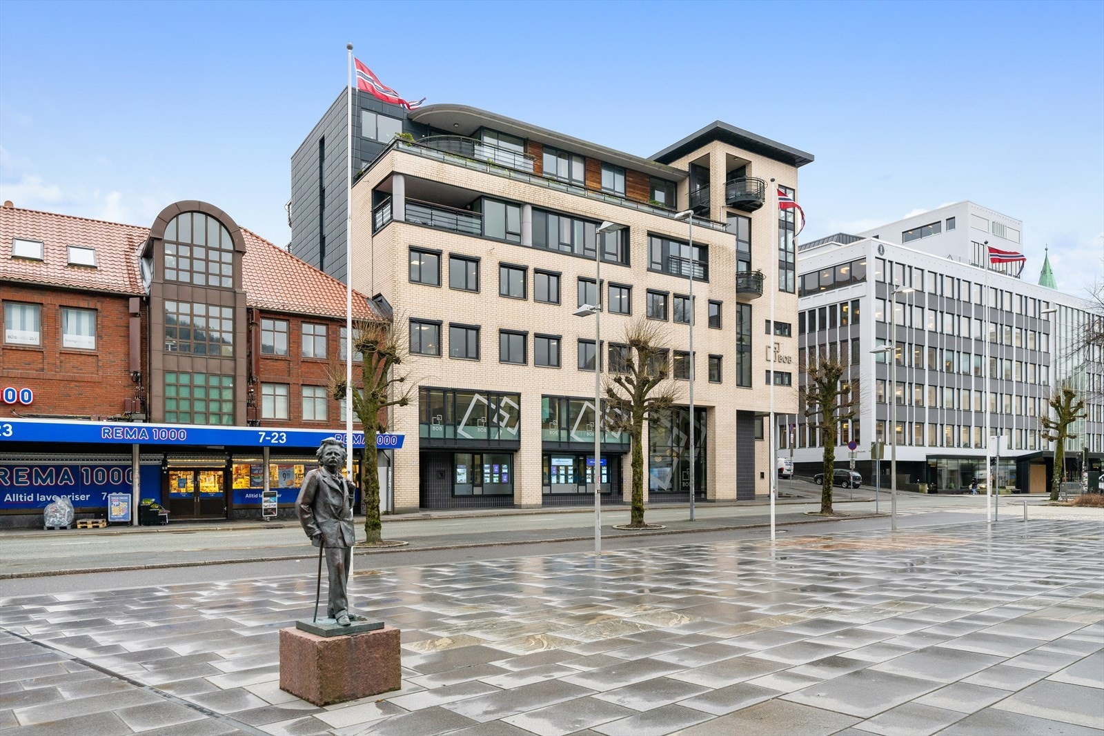 Sentral plassering ved Grieghallen og Grieggarasjen