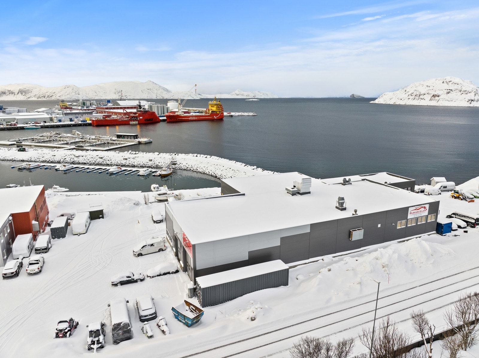 Velkommen til Fjordaveien 28 presentert av EiendomsMegler 1 Nord-Norge Næring. Foto: Fodro Galleribilde