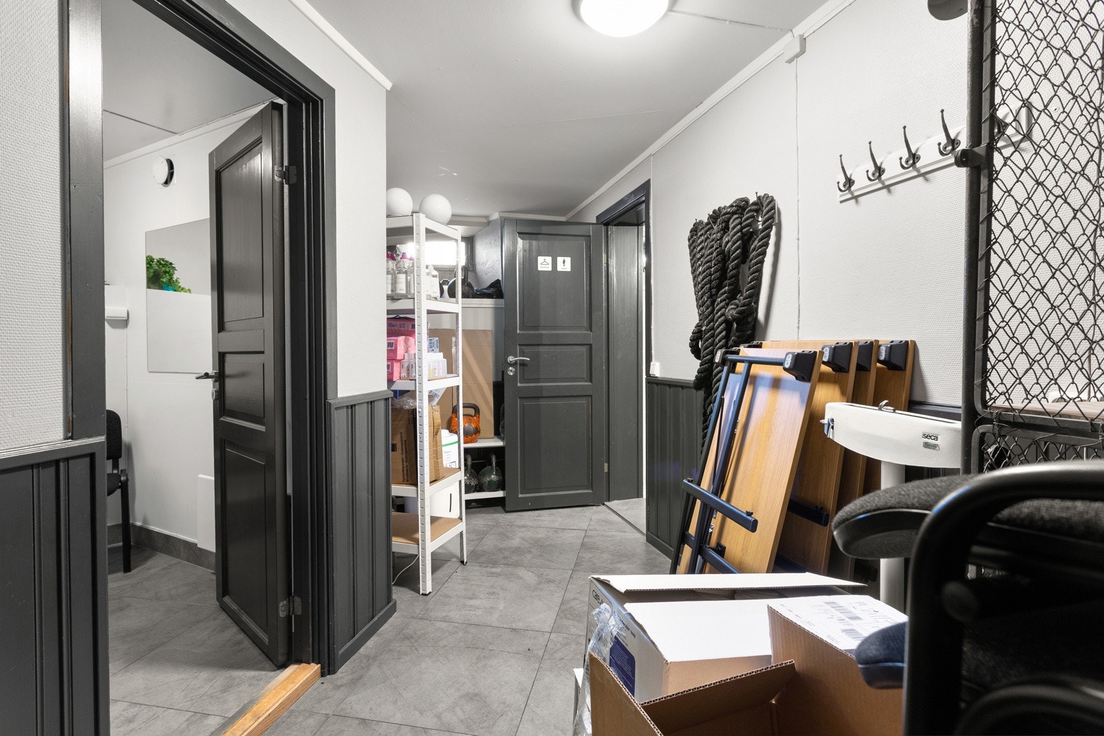 Praktisk gang som binder rommene sammen på en naturlig måte. Galleribilde