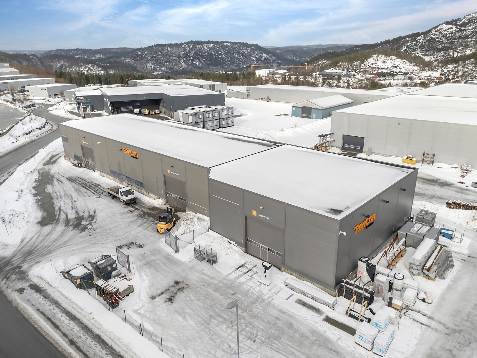 Lager, kontor og showroom på Mjåvann Galleribilde