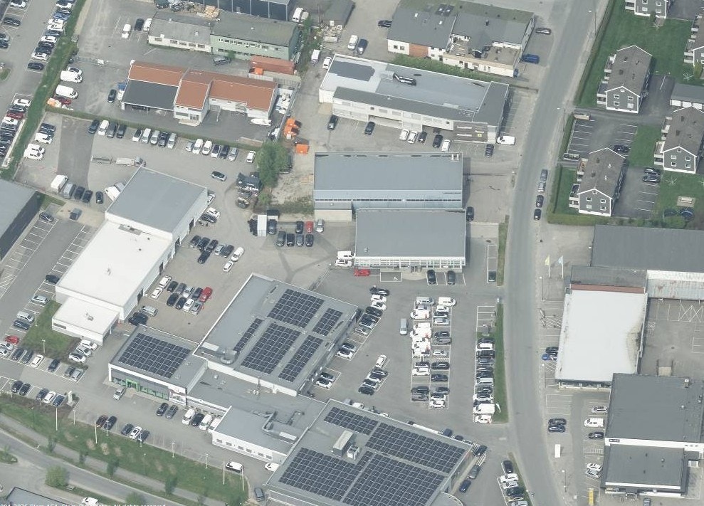 Herbergveien 2a med Dunlop Hiflex som leietaker beliggende på Tunejordet inntil Dahles Auto Galleribilde