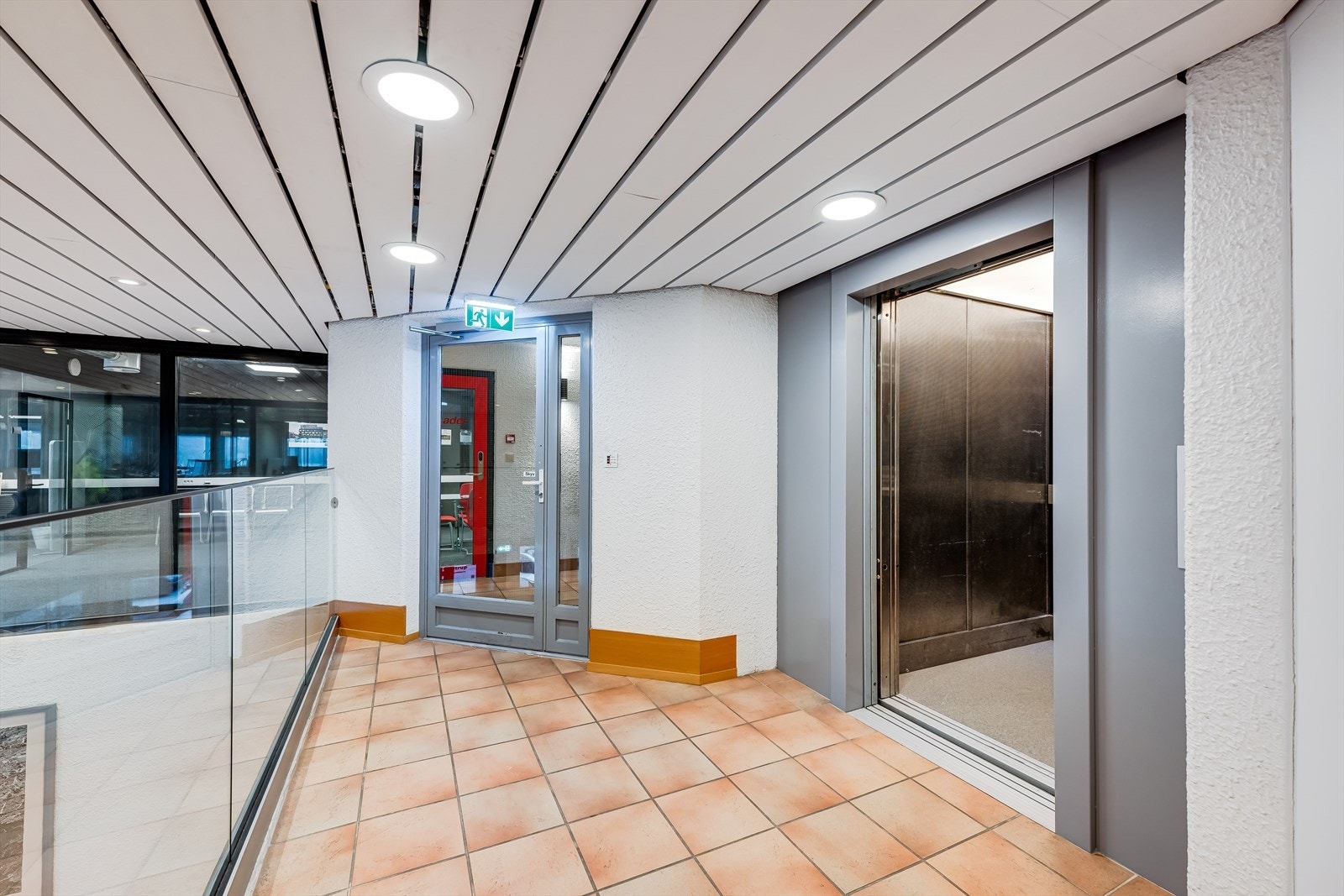 Bygget har personheis.