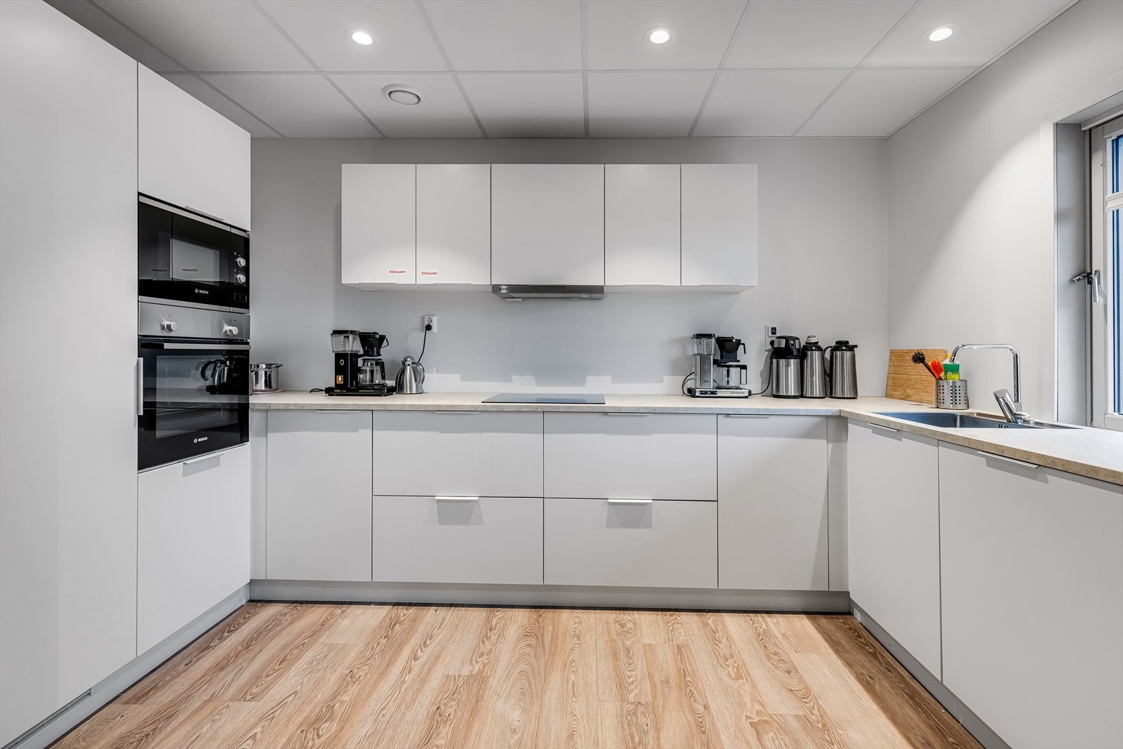 Felles kjøkken i 3. etg. som deles med en annen leietaker.