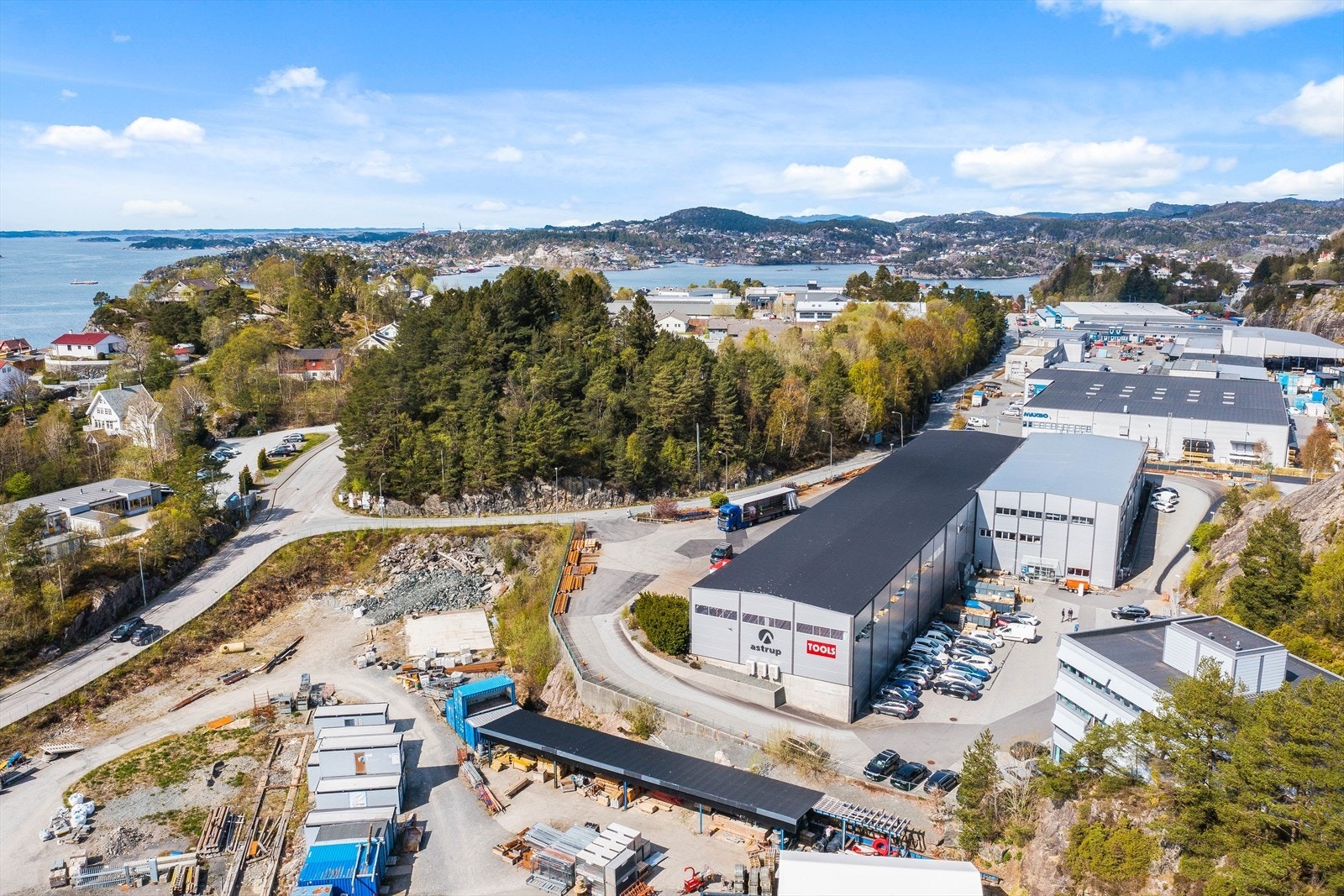 Velkommen til Leirvikflaten 3 presentert av Stephane B. Trotta i EiendomsMegler1 Næringseiendom.