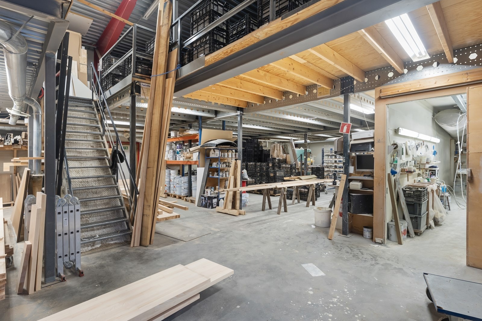 Trapp opp til mesanin Galleribilde