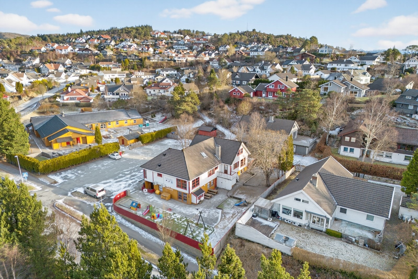 Bygget ligger fint til i etablert boligområde Galleribilde