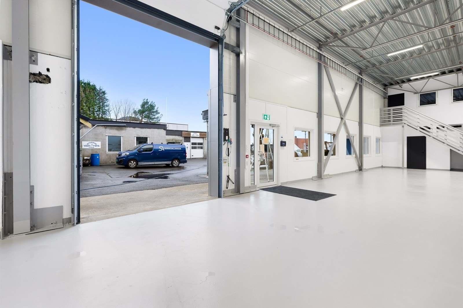 Port ca. 4 x 3 meter.