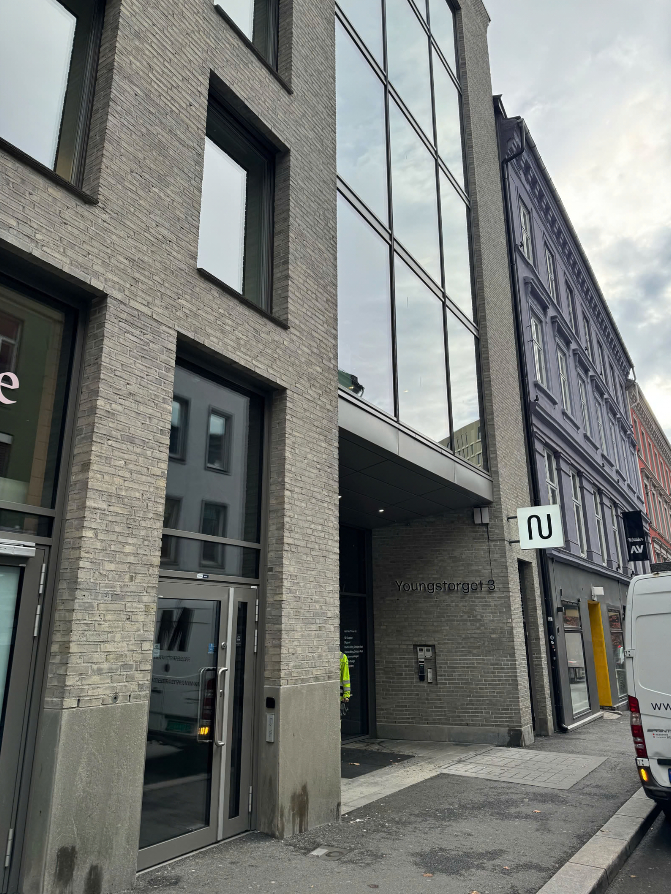 Hovedinngang i Pløens Gate Galleribilde