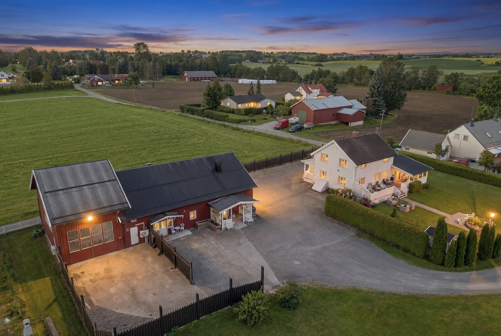 Kveldsidyll- stor tomt på ca 4 100 kvm Galleribilde