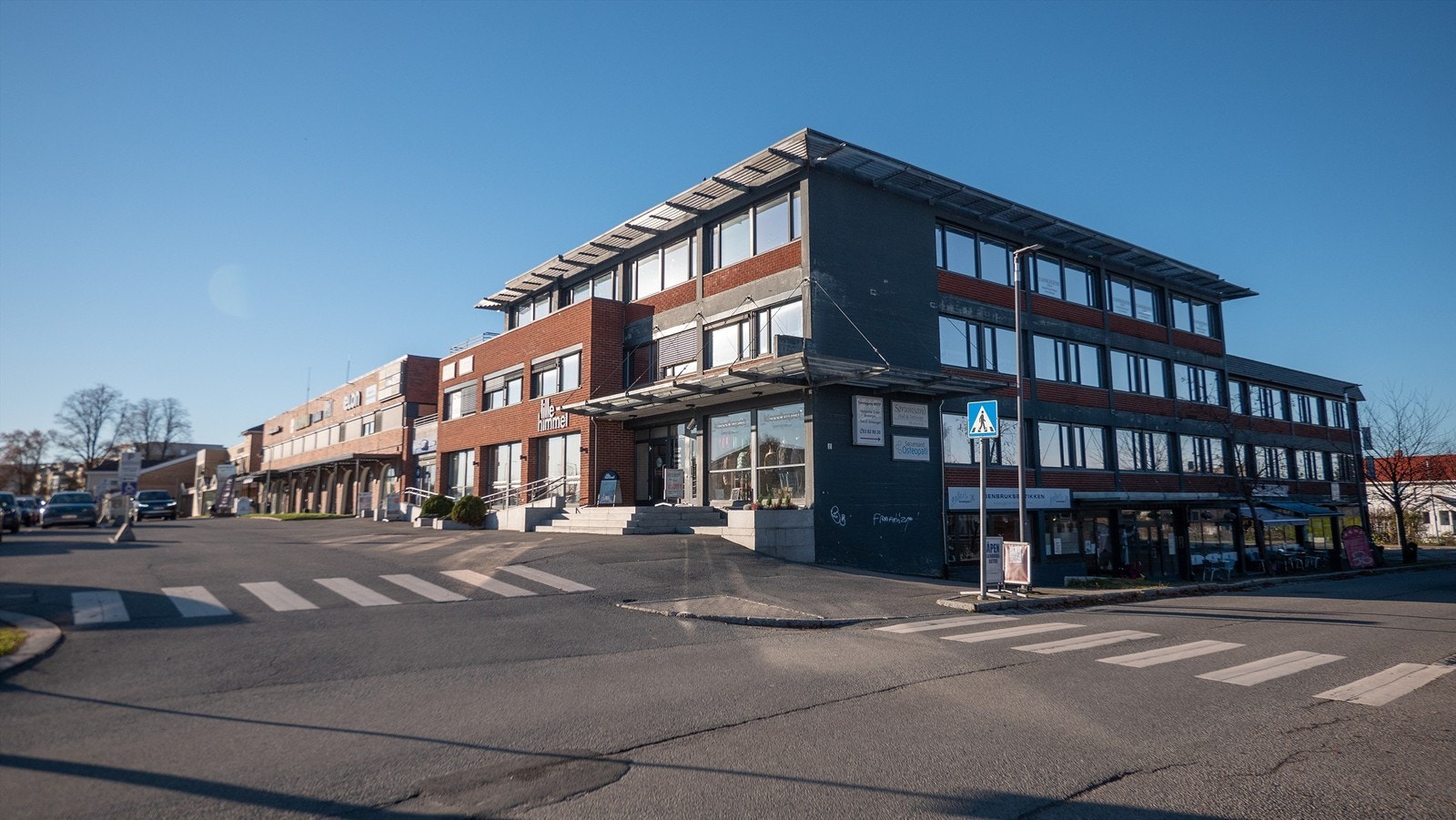 Innkjøring til eiendommen Galleribilde
