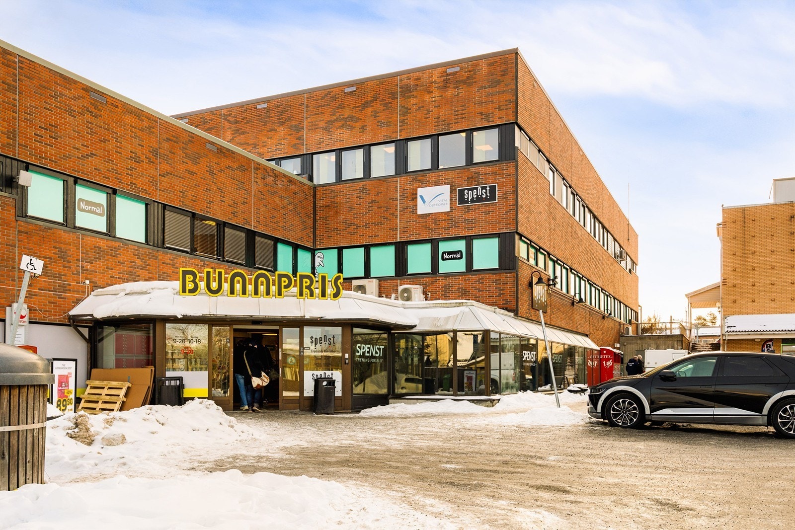 Inngang Bunnpris på baksiden av bygget Galleribilde