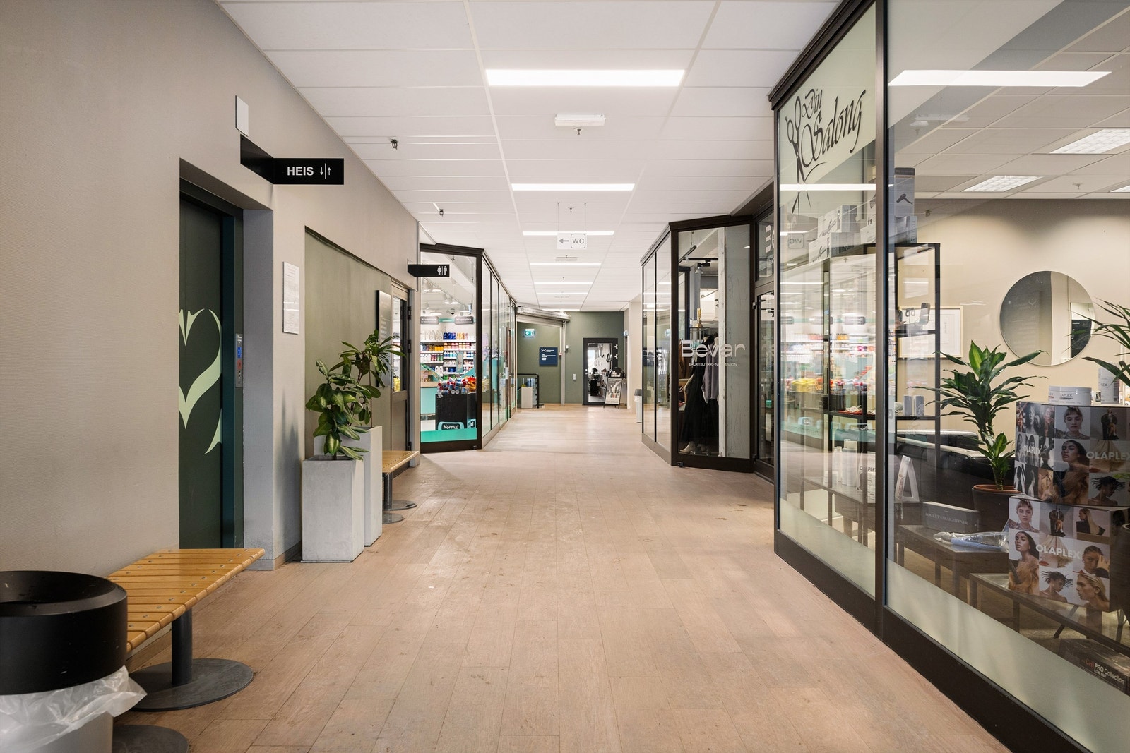 Gangarealer, forretninger og toaletter for senterets besøkende Galleribilde