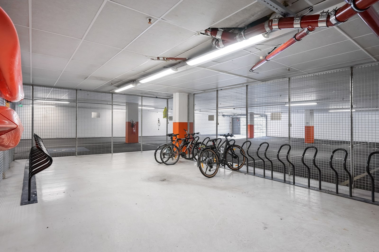 Avlåst sykkelparkering i egen garasje.