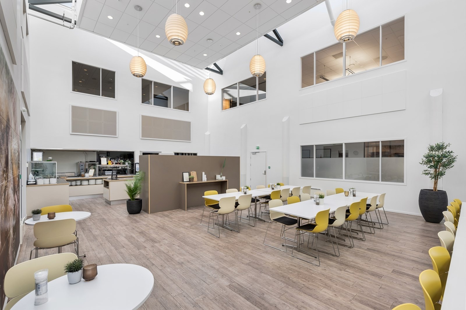 Hyggelig kantine for byggets leietakere.