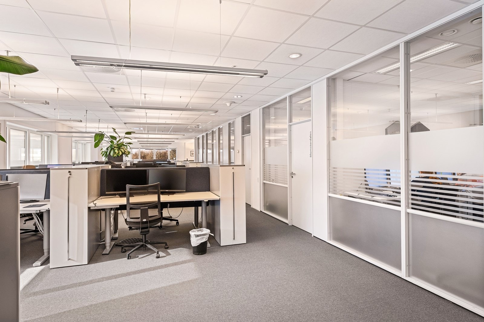 Bilde fra ledige lokaler i 2. etasje, ca. BTA 700 m². Mulig å dele opp arealet for 2 leietakere.