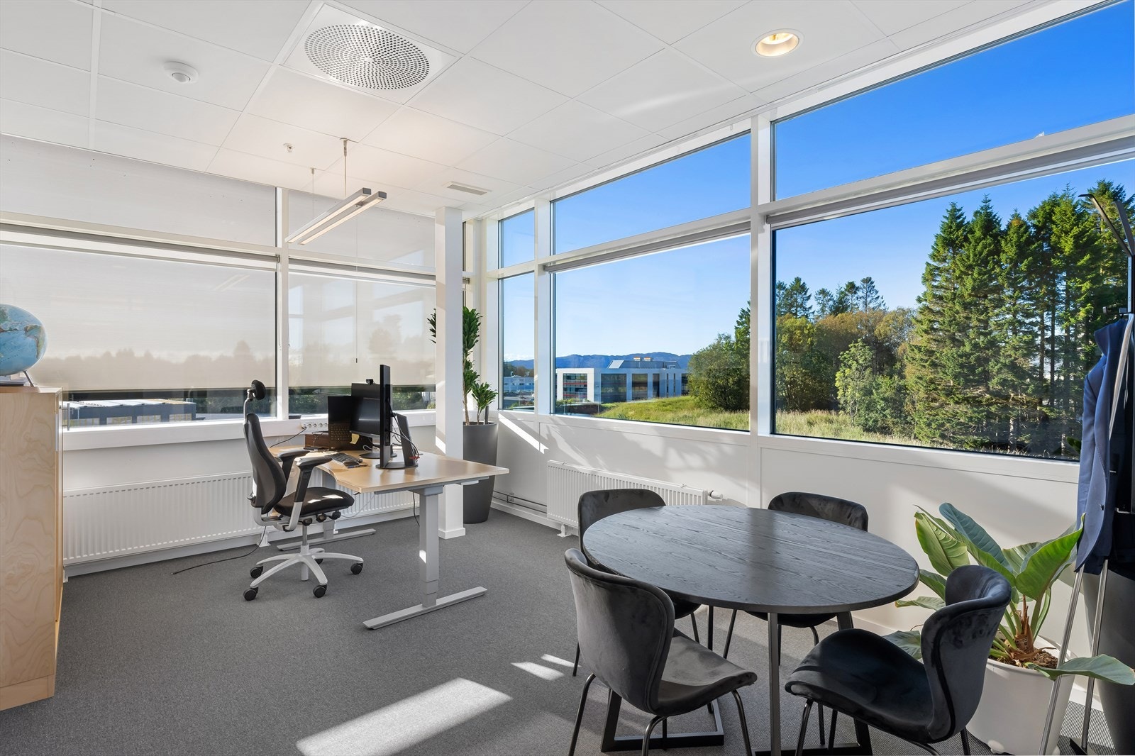 Hjørnekontor i de ledige lokalene i 4. etg. BTA XXX m².