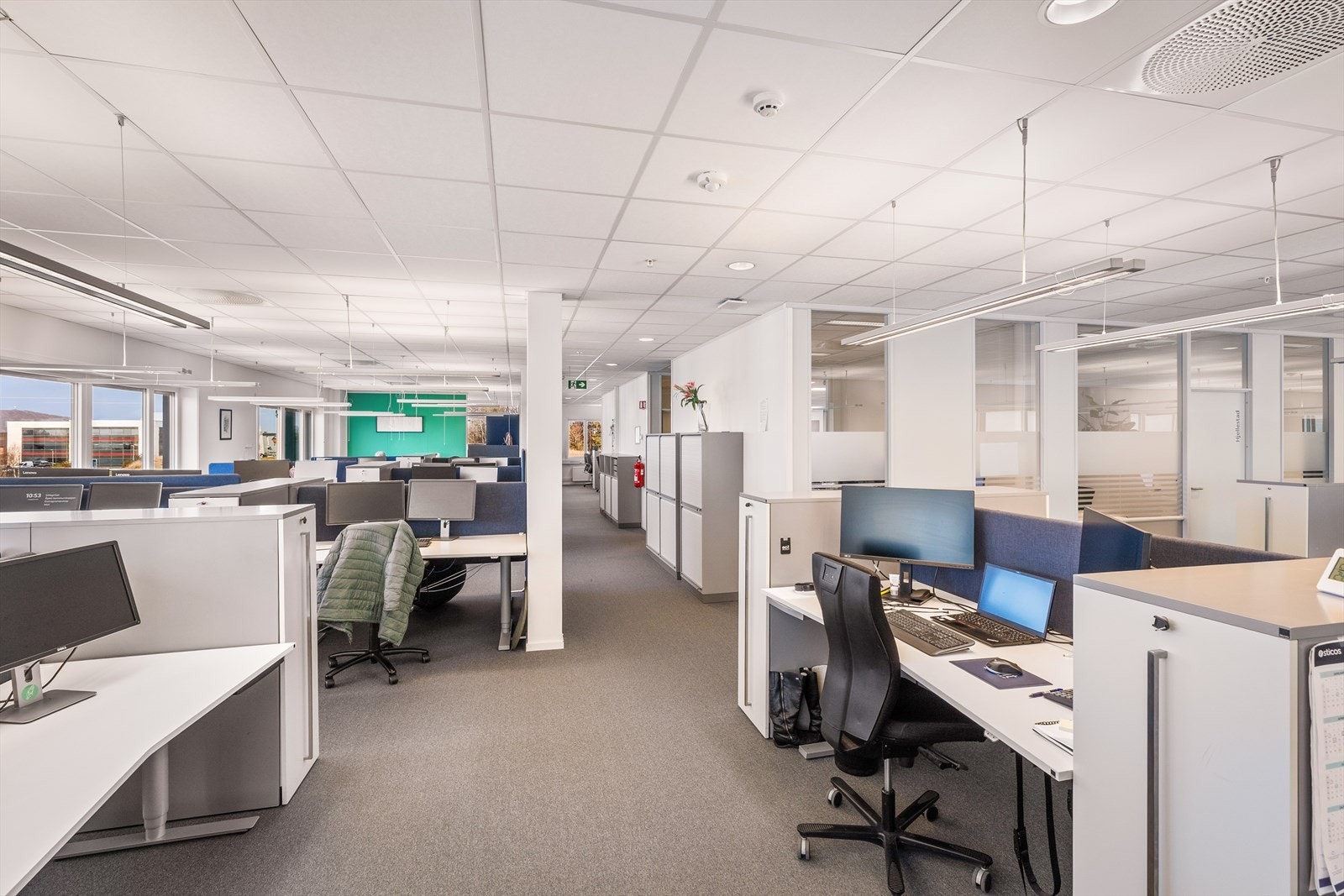 Bilde fra ledige lokaler i 2. etasje, ca. BTA 700 m². Mulig å dele opp arealet for 2 leietakere.