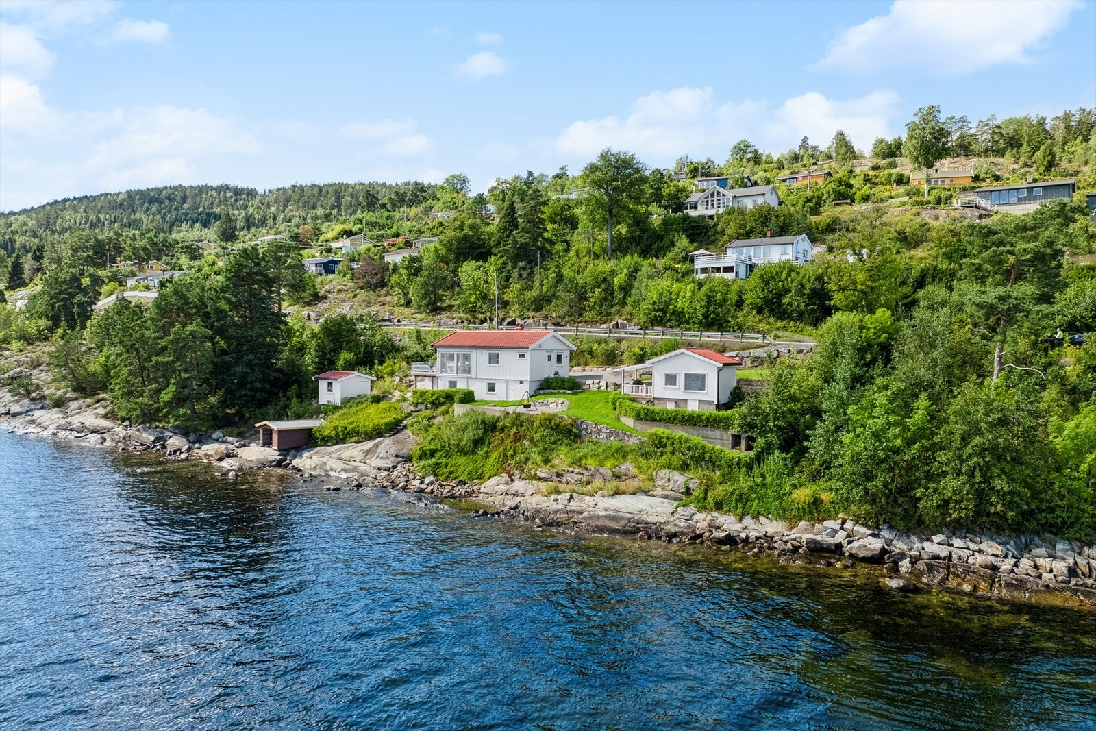 Rålekker, totalrenovert hytte kun 10 meter fra Oslofjorden. Galleribilde