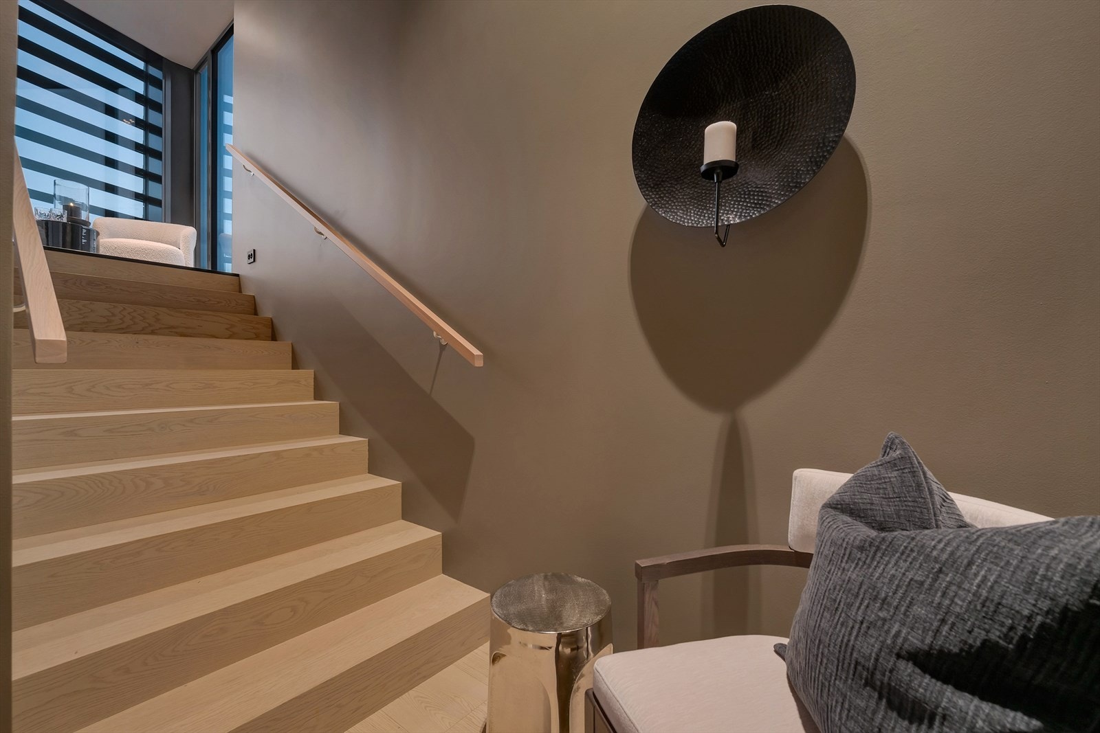 Trappeoppgang internt i leilighet dersom man ikke tar heisen rett inn i øverste etasje Galleribilde