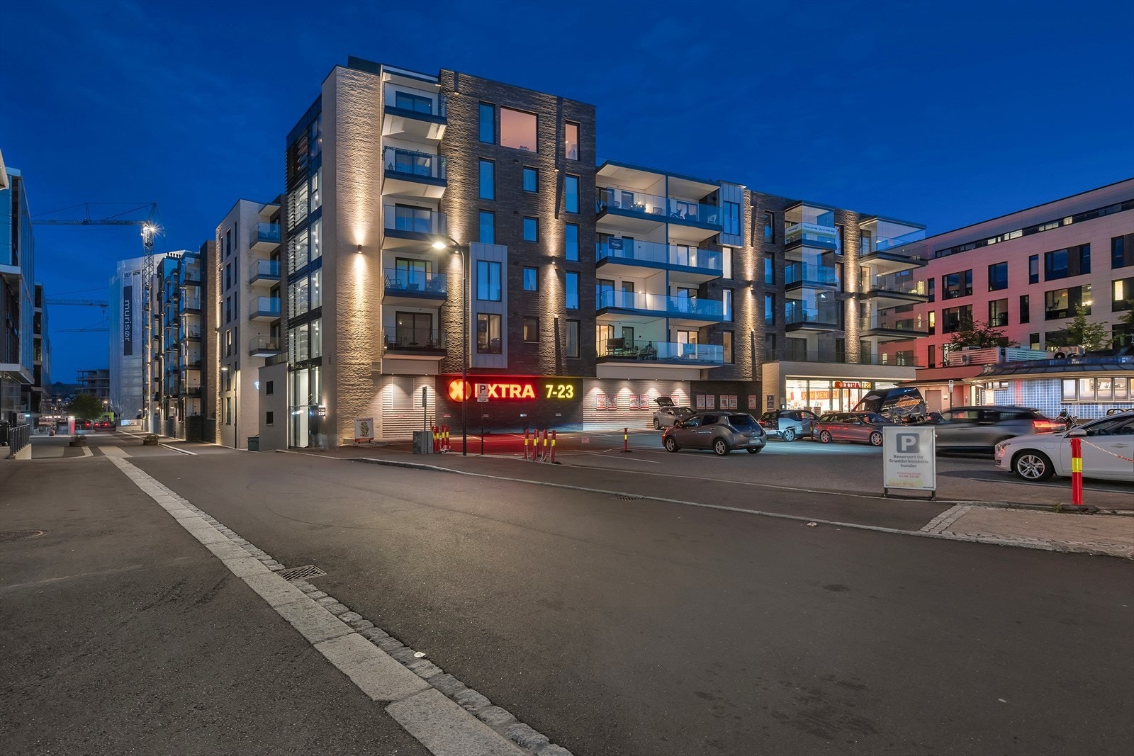 Bare 250 meter utenfor døren finner du byens fasiliteter og dagligvarebutikk. Galleribilde