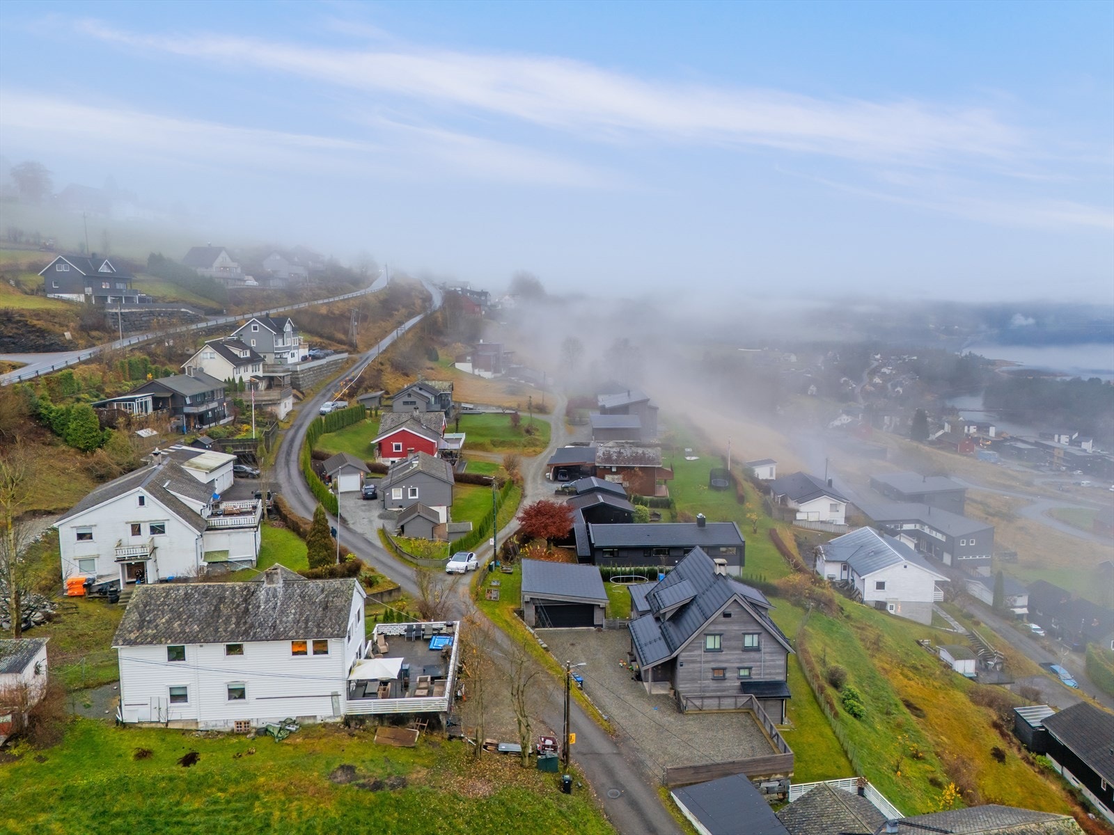 Sentrumsnær beliggenhet, like ovenfor Nyre, bare noen minutter med sykkel eller bil fra Voss sentrum. Galleribilde