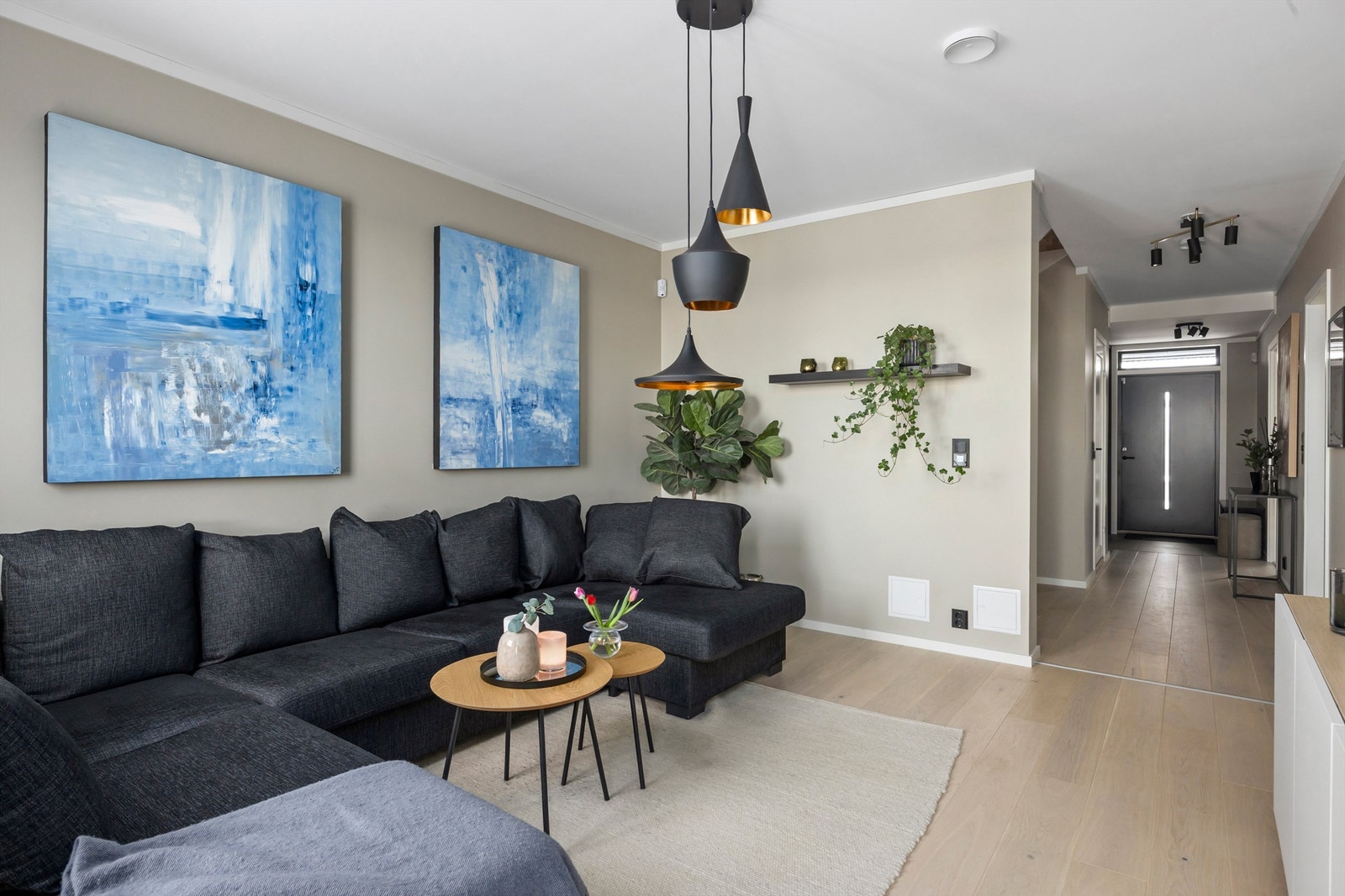 I denne stuen er det montert en diskret varmepumpe Galleribilde