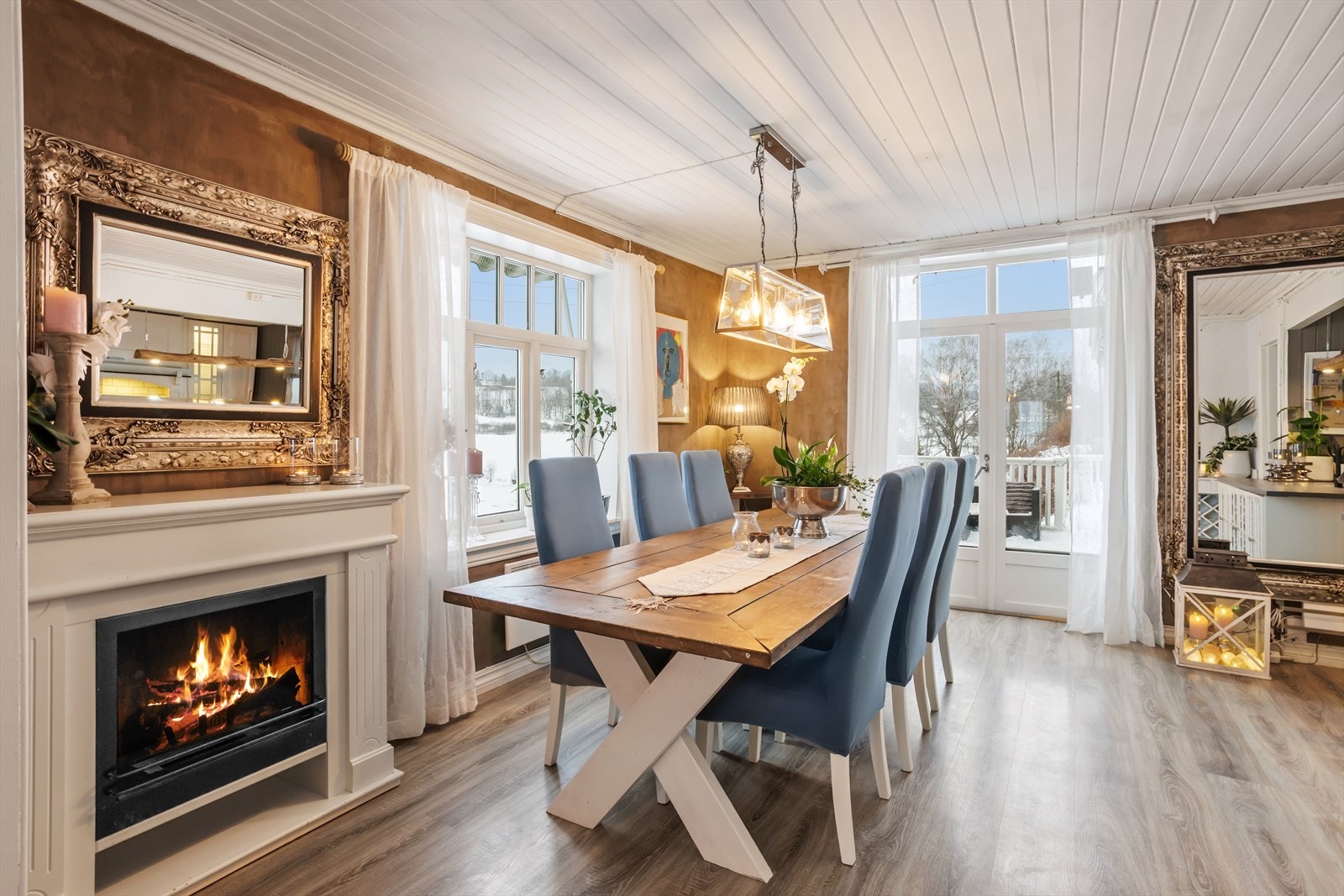 Hyggelig med peis - lyst til å flytte inn her ? Galleribilde