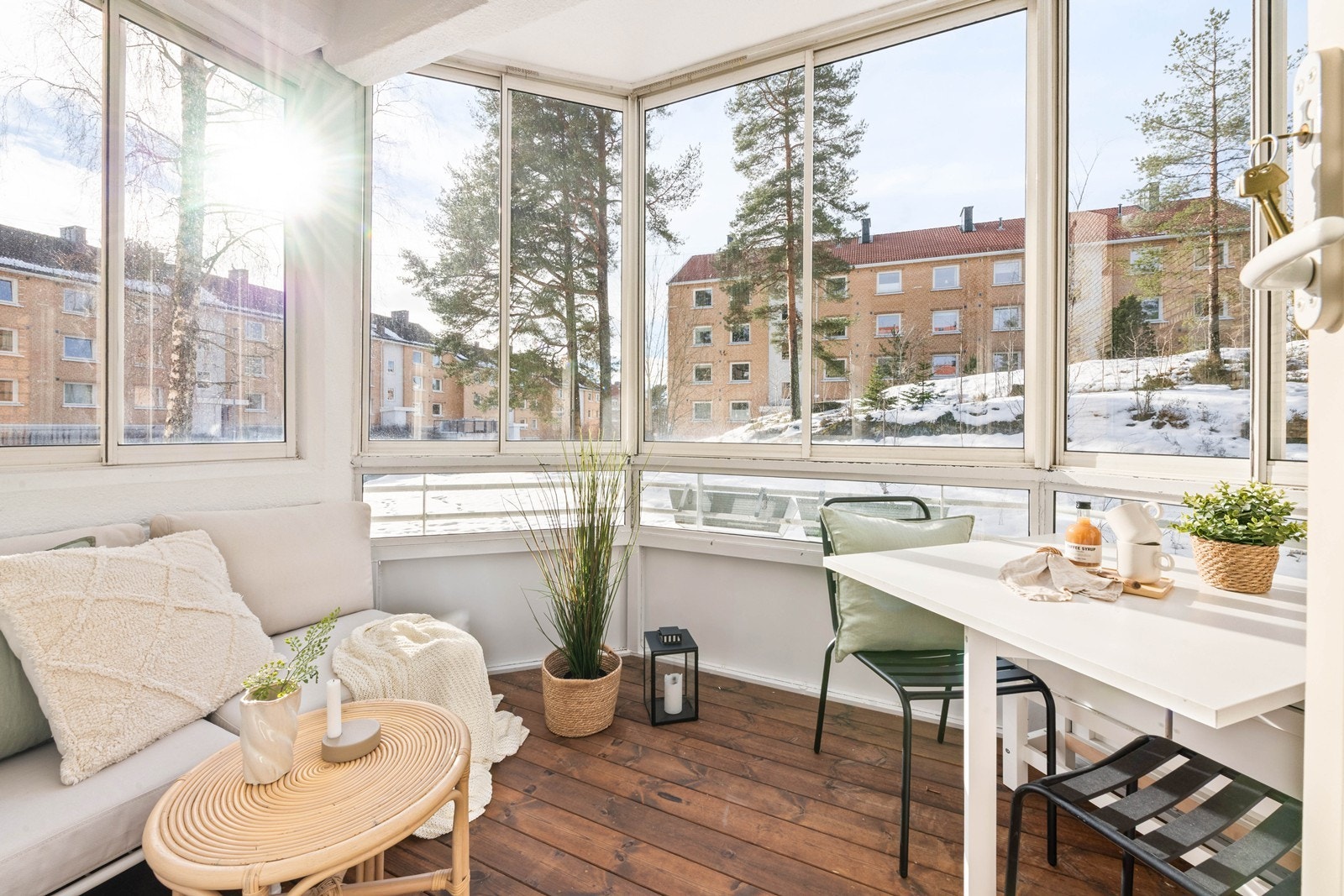 Romslig og solrik balkong på ca. 8 kvm Galleribilde