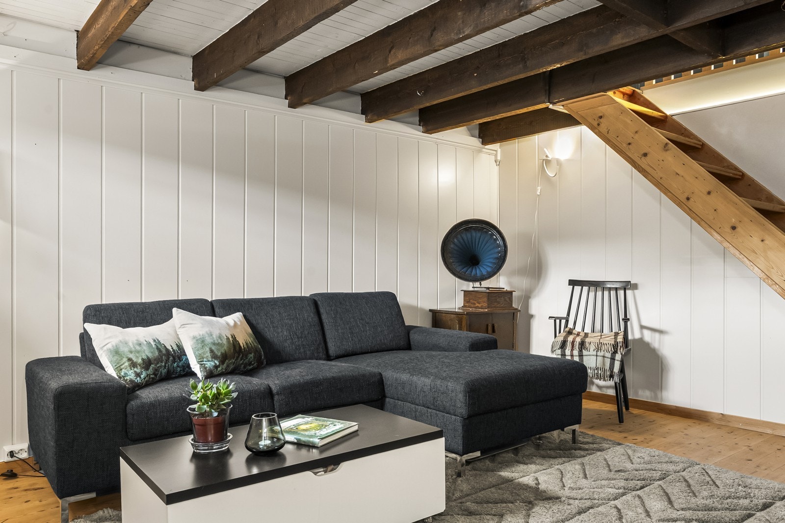 Tretrappen forbinder kjelleren med resten av boligen. Galleribilde