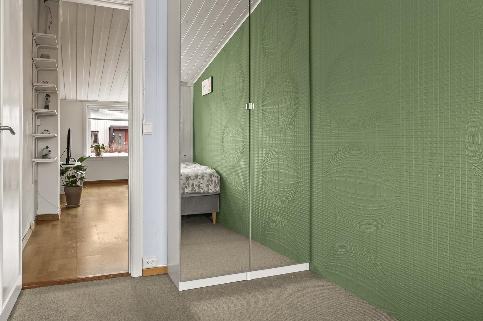Speilgarderobe for effektiv oppbevaring. Galleribilde