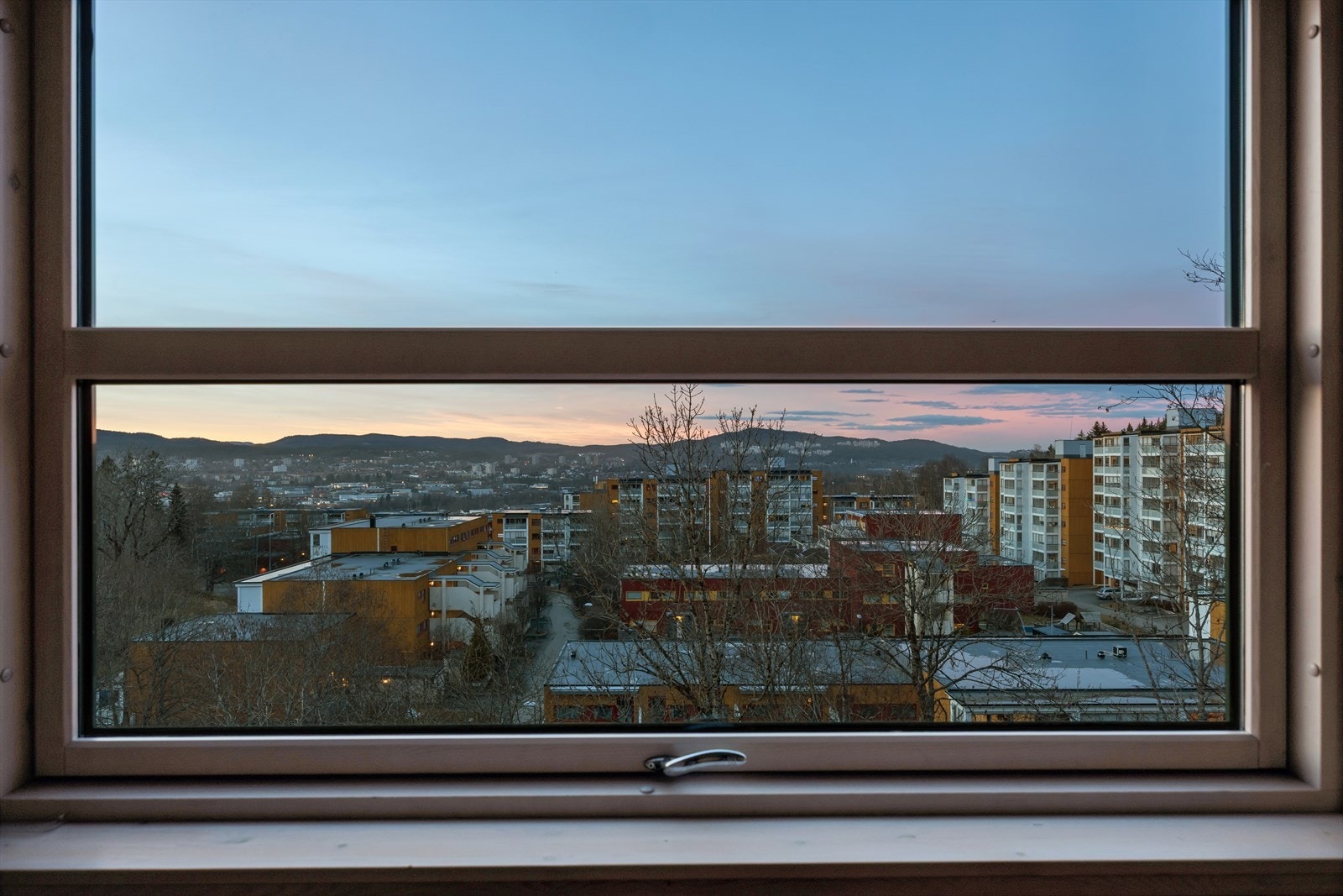 Leiligheten har nydelig utsikt over nærområdet. Galleribilde